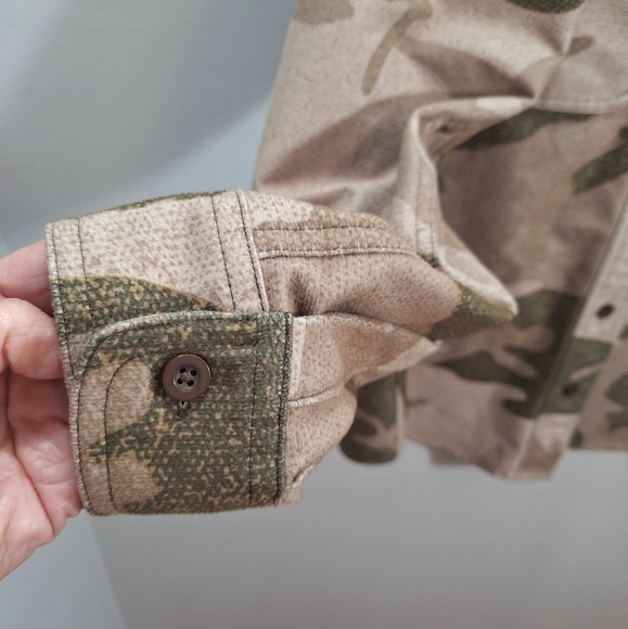 Cabela's Outdoor Gear Womens Medium Button Down Shirt Camo Hunting Military - Picture 3 of 15